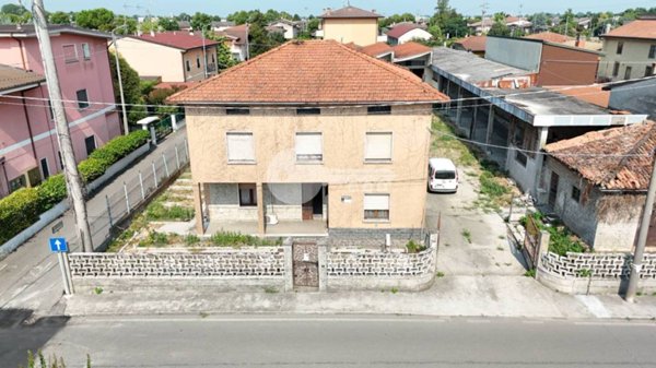 casa indipendente in vendita a Gottolengo