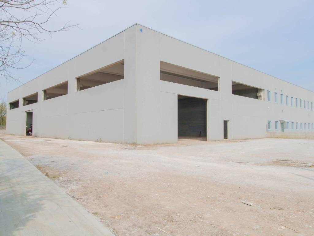 locale commerciale in vendita a Gussago in zona Mandolossa