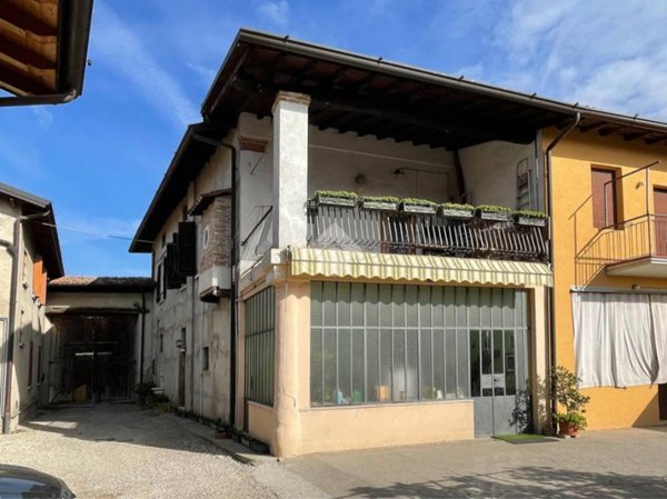 casa indipendente in vendita a Gussago in zona Villa