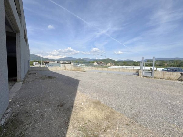 locale commerciale in vendita a Gussago