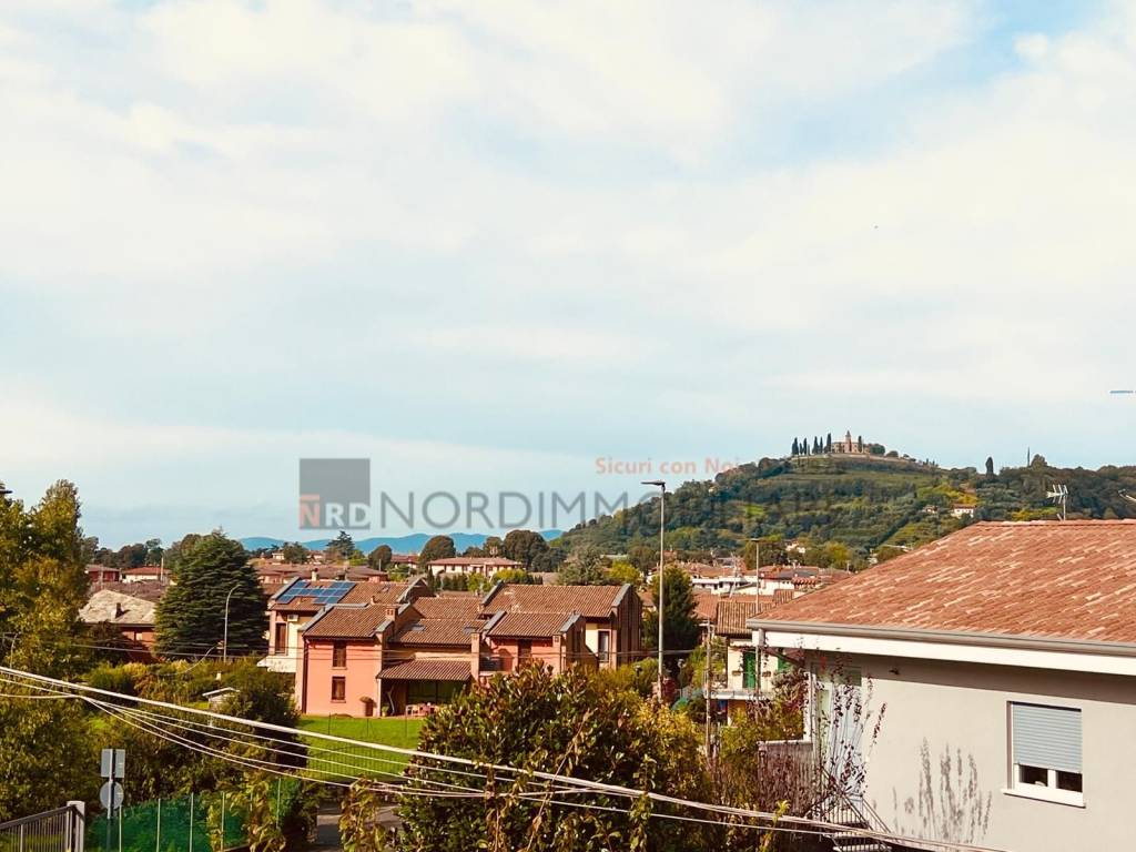 casa indipendente in vendita a Gussago in zona Villa