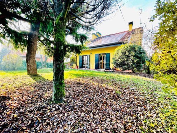 casa indipendente in vendita a Gussago in zona Villa