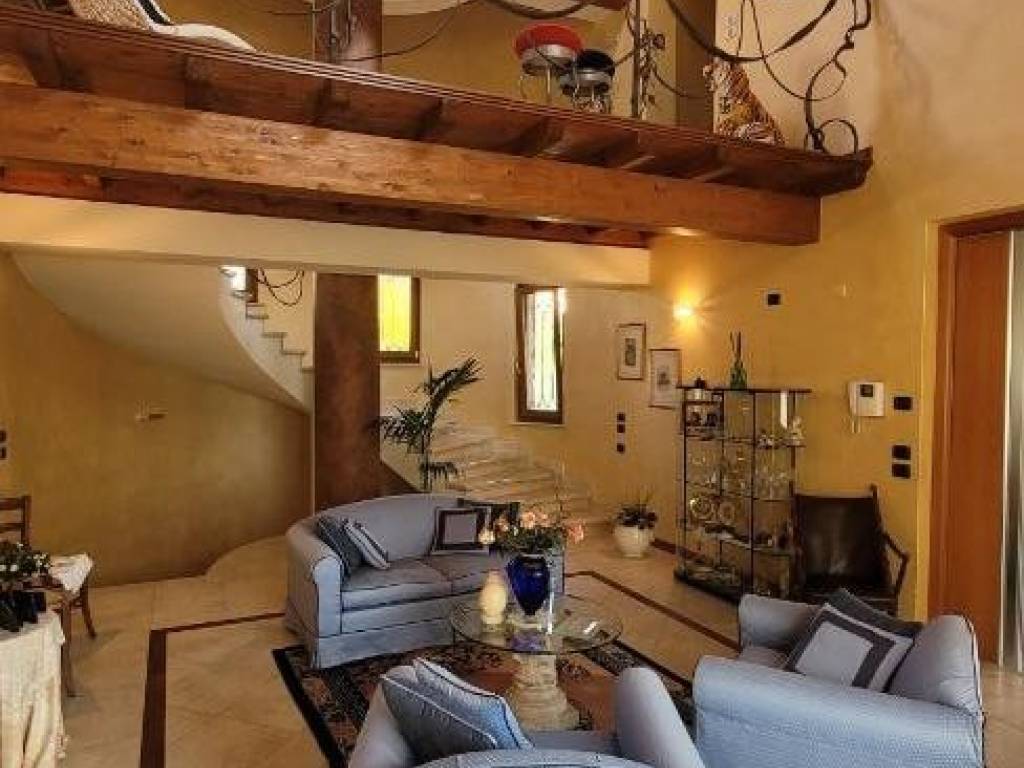 casa indipendente in vendita a Gussago in zona Villa