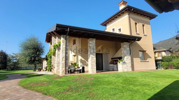 casa indipendente in vendita a Gussago in zona Villa