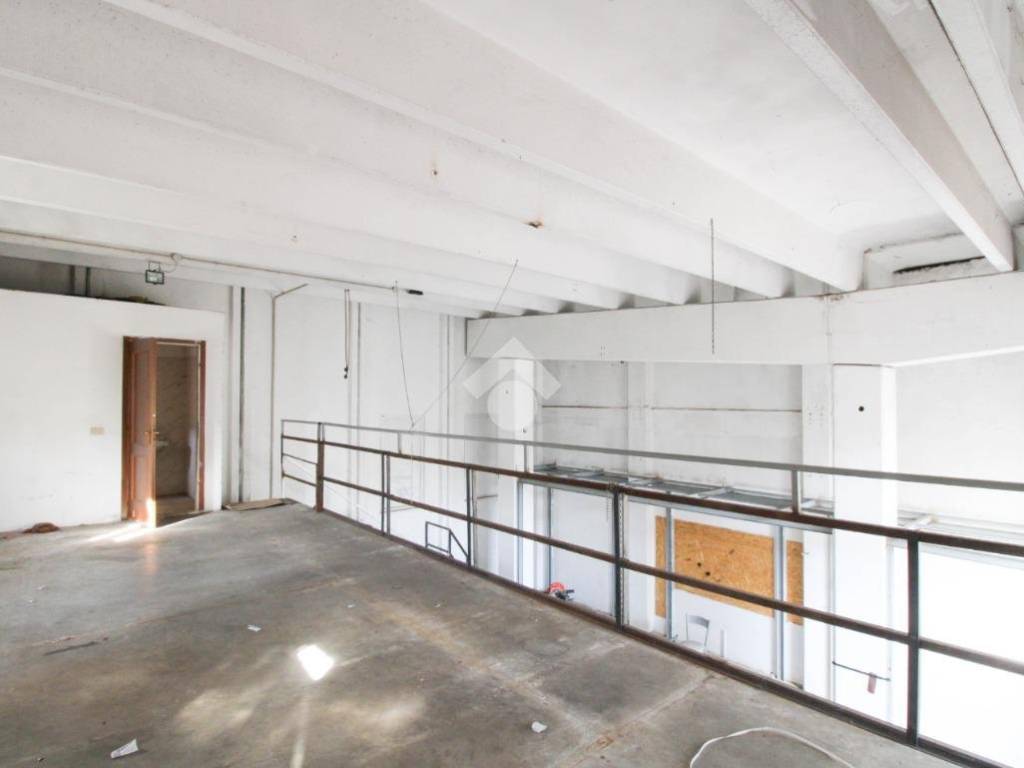 locale commerciale in vendita a Gussago
