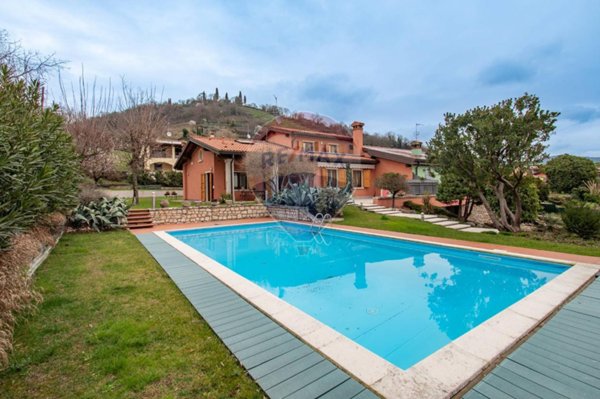 casa indipendente in vendita a Gussago in zona Villa