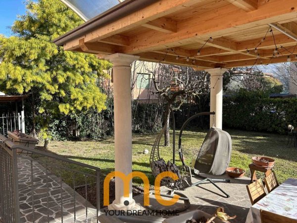 casa indipendente in vendita a Gussago in zona Villa