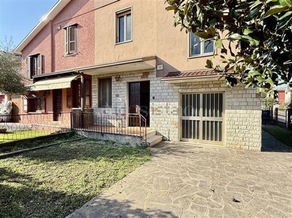 casa indipendente in vendita a Gussago in zona Villa