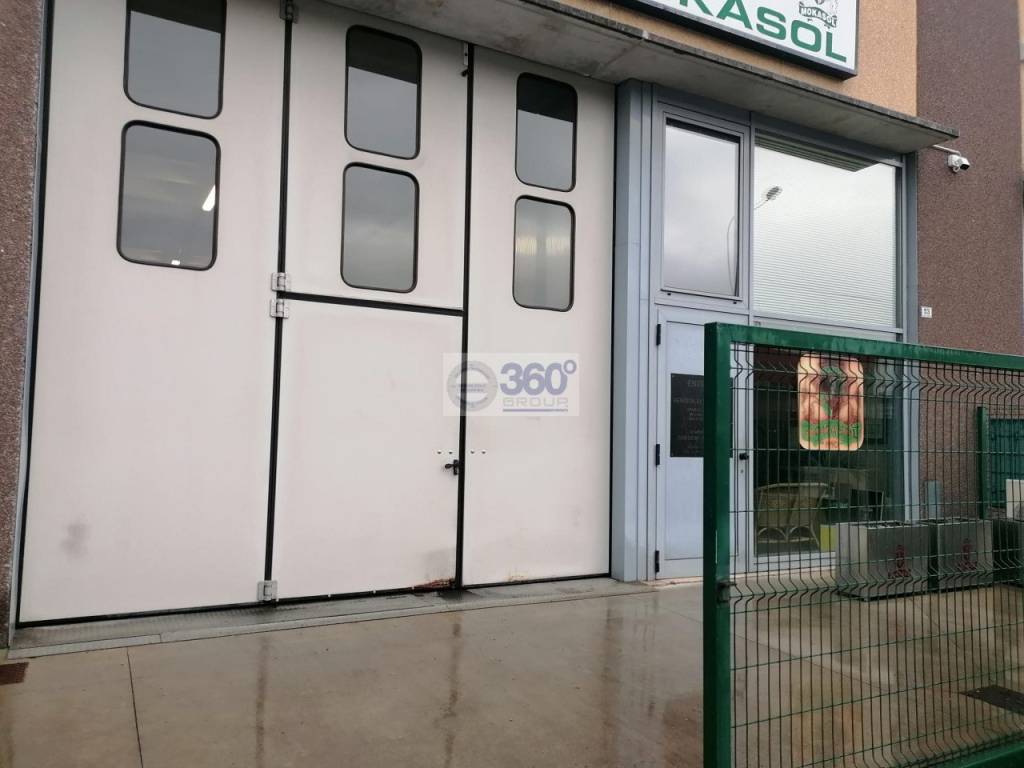 locale commerciale in vendita a Gussago in zona Mandolossa