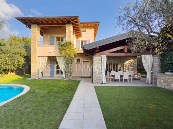 casa indipendente in vendita a Gussago in zona Villa
