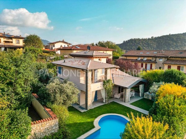 casa indipendente in vendita a Gussago in zona Villa
