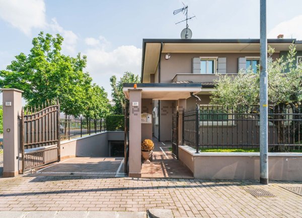 casa indipendente in vendita a Gussago in zona Villa