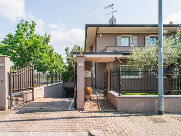 casa indipendente in vendita a Gussago in zona Piazza