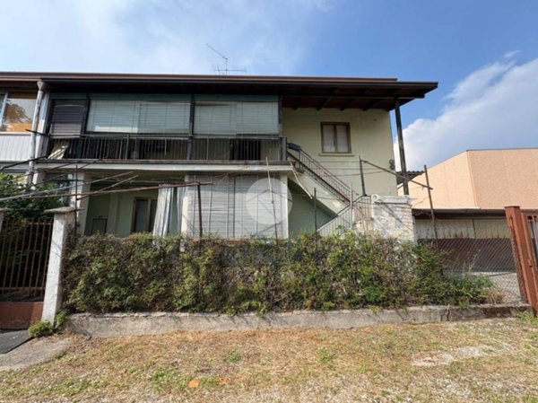 casa indipendente in vendita a Gussago in zona Mandolossa