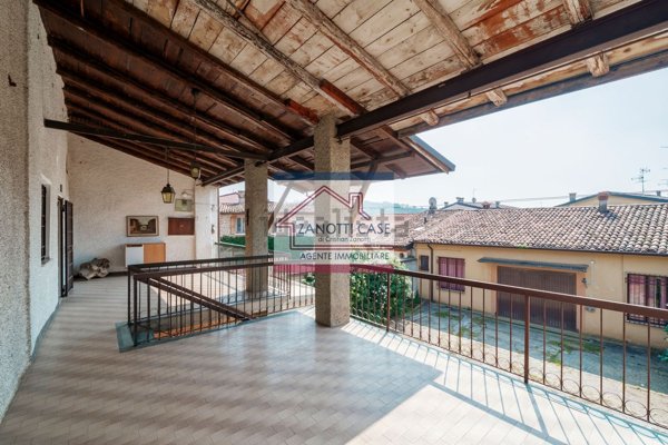 casa indipendente in vendita a Gussago in zona Villa