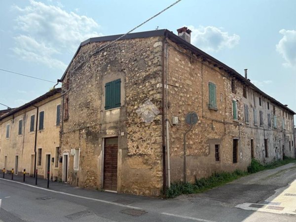 casa indipendente in vendita a Gussago in zona Piazza