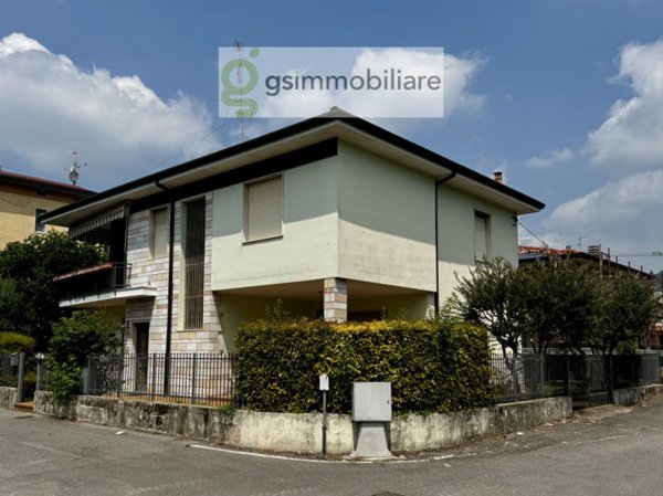 casa indipendente in vendita a Gussago in zona Piazza