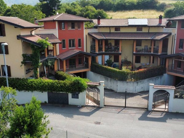 casa indipendente in vendita a Gussago in zona Piazza