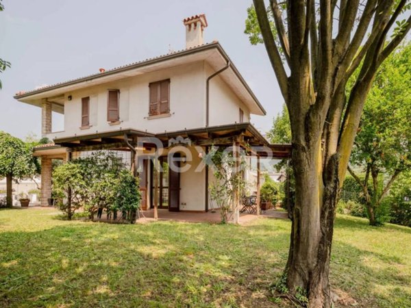 casa indipendente in vendita a Gussago in zona Piazza