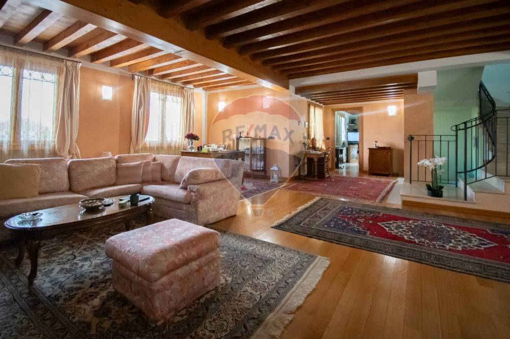 casa indipendente in vendita a Gussago in zona Villa