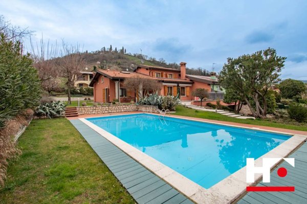 casa indipendente in vendita a Gussago in zona Villa