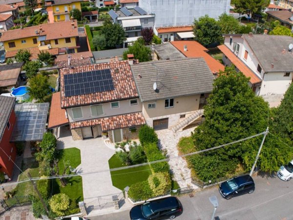 casa indipendente in vendita a Gussago in zona Piazza
