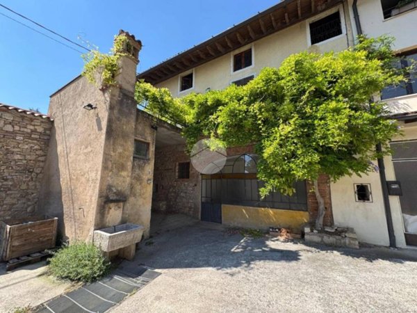 casa indipendente in vendita a Gussago in zona Piazza
