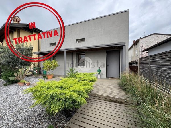 casa indipendente in vendita a Gussago in zona Mandolossa