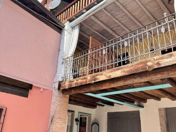 casa indipendente in vendita a Gussago in zona Piazza