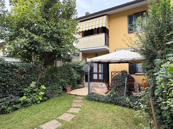 casa indipendente in vendita a Gussago in zona Piazza