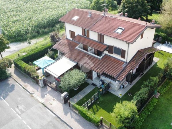 casa indipendente in vendita a Gussago in zona Piazza