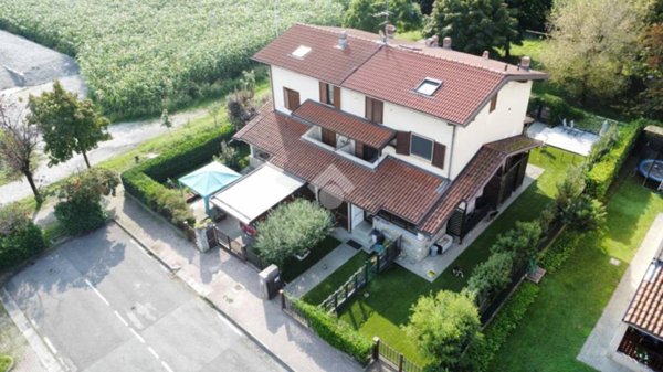 casa indipendente in vendita a Gussago in zona Villa