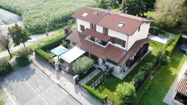 casa indipendente in vendita a Gussago in zona Villa