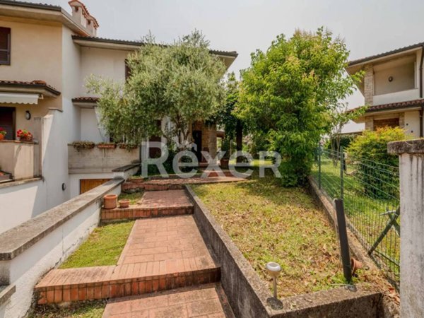 casa indipendente in vendita a Gussago in zona Villa