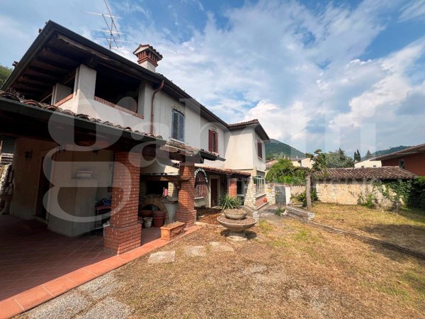 casa indipendente in vendita a Gussago in zona Piazza