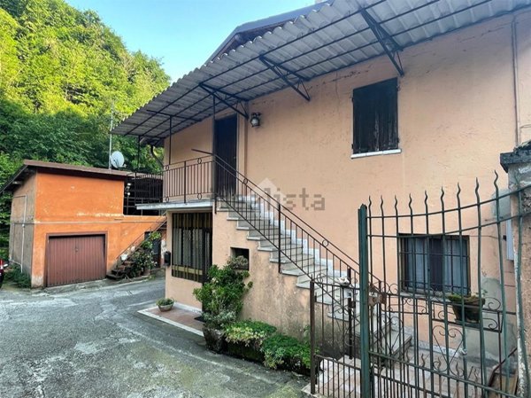 casa indipendente in vendita a Gussago in zona Navezze