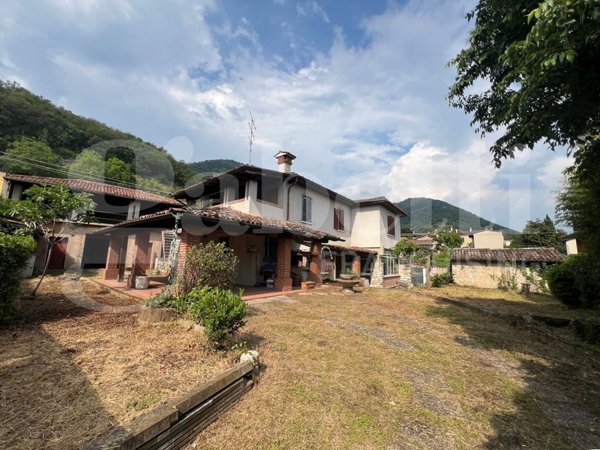 casa indipendente in vendita a Gussago in zona Villa