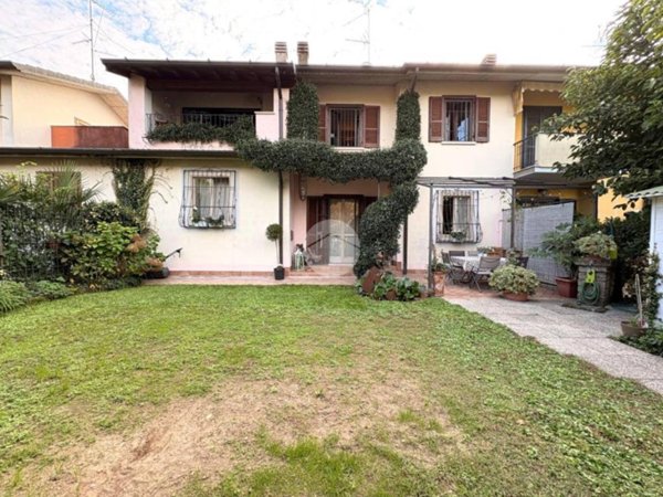 casa indipendente in vendita a Gussago in zona Piazza