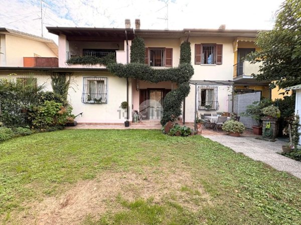 casa indipendente in vendita a Gussago in zona Sale di Gussago