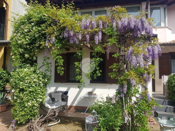 casa indipendente in vendita a Gussago in zona Villa