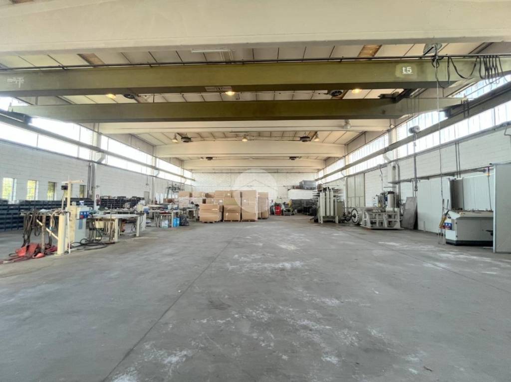 locale commerciale in vendita a Gussago in zona Mandolossa