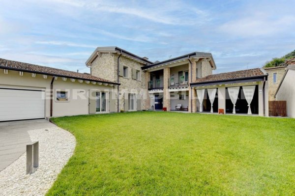 casa indipendente in vendita a Gussago in zona Villa