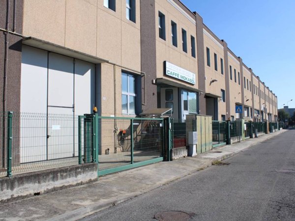 locale commerciale in vendita a Gussago