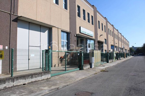 locale commerciale in vendita a Gussago