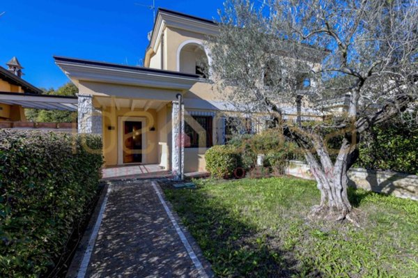 casa indipendente in vendita a Gussago in zona Villa