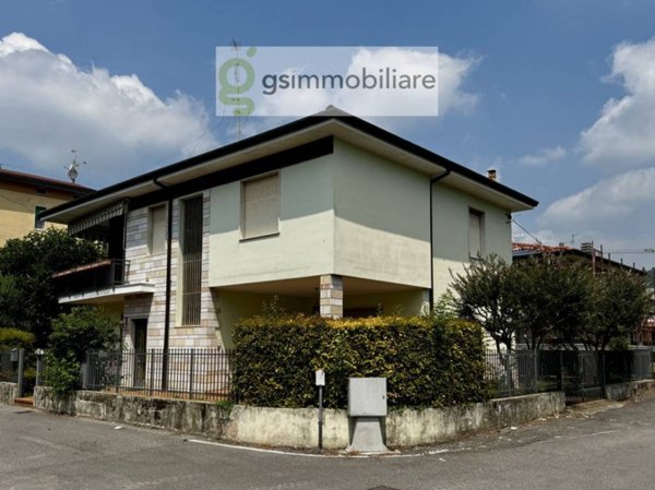 casa indipendente in vendita a Gussago in zona Villa