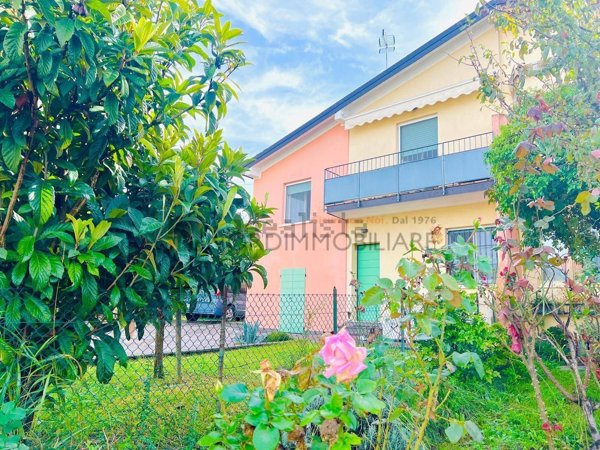 casa indipendente in vendita a Gussago in zona Villa