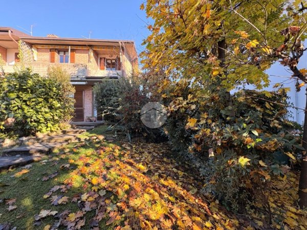 casa indipendente in vendita a Gussago in zona Piazza