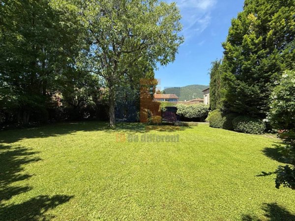 casa indipendente in vendita a Gussago in zona Piazza