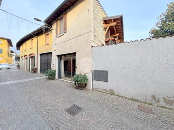 negozio in vendita a Gussago in zona Piazza